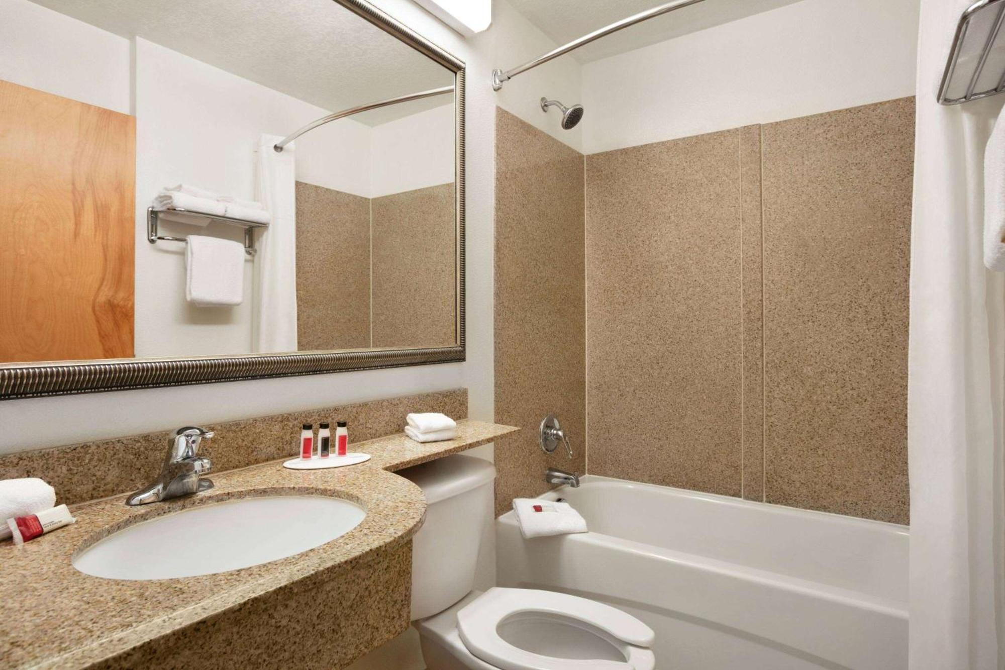 Microtel & By Wyndham 3*