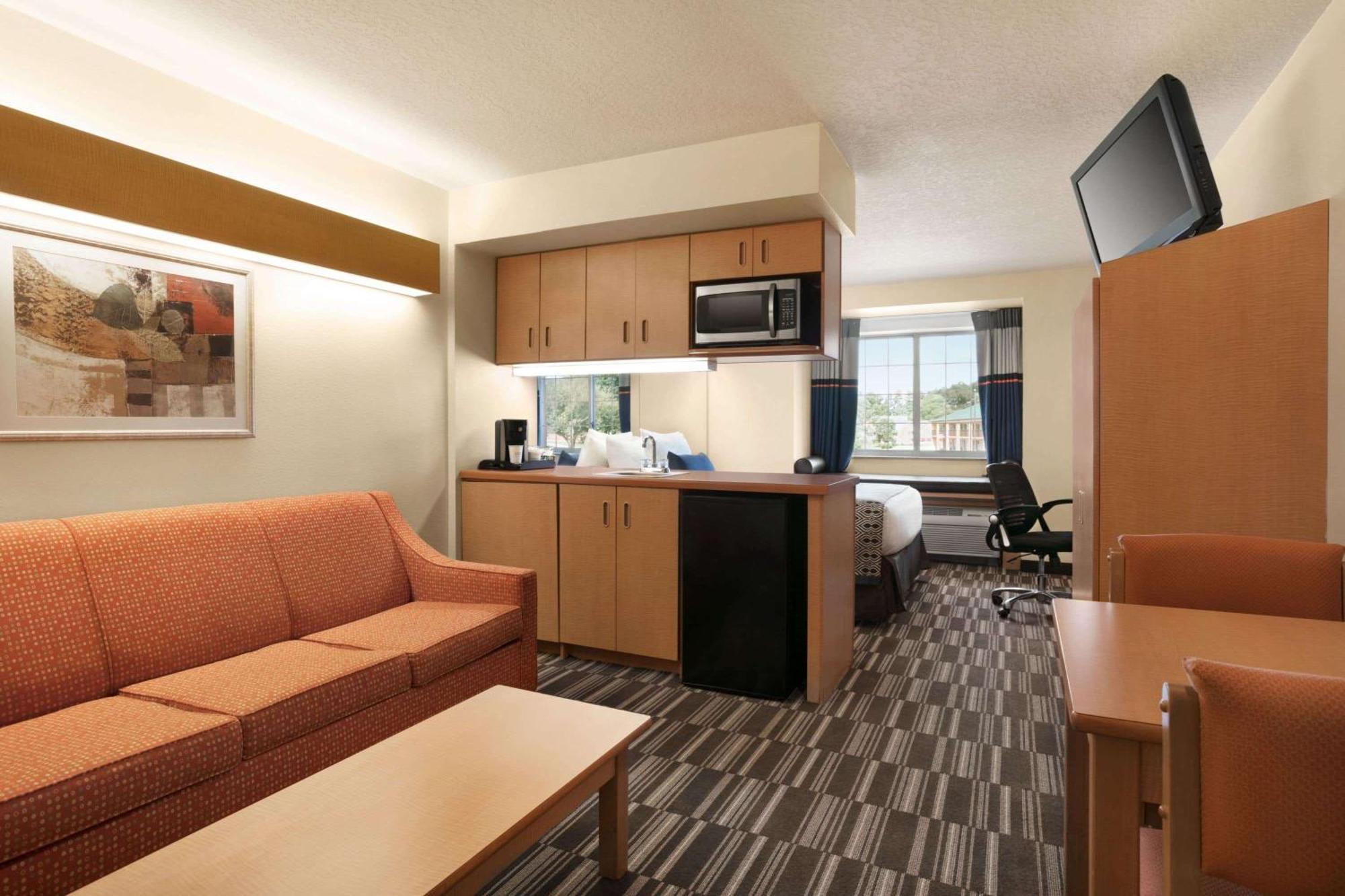 Microtel & By Wyndham Hotel 3*