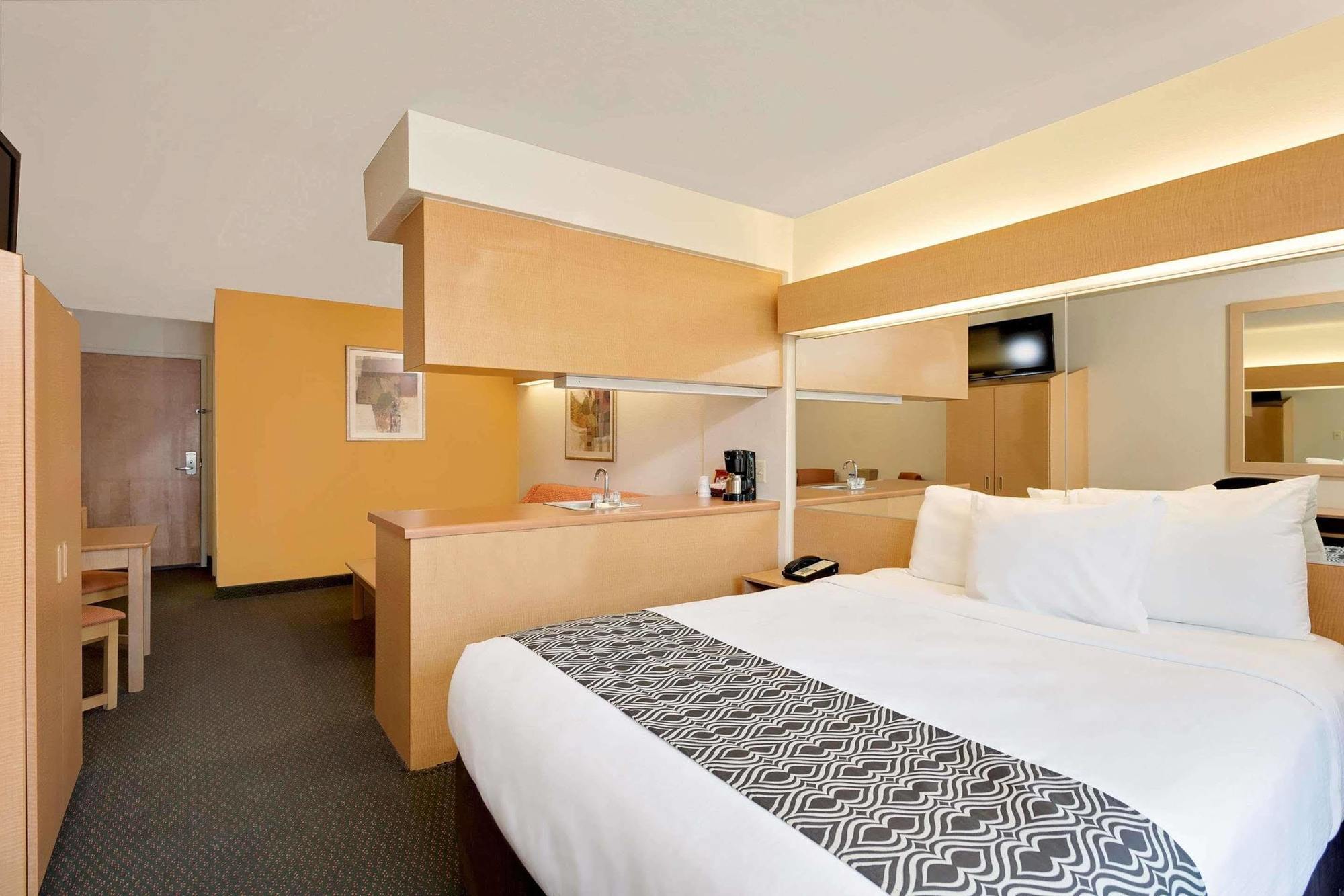 Microtel & By Wyndham 3*