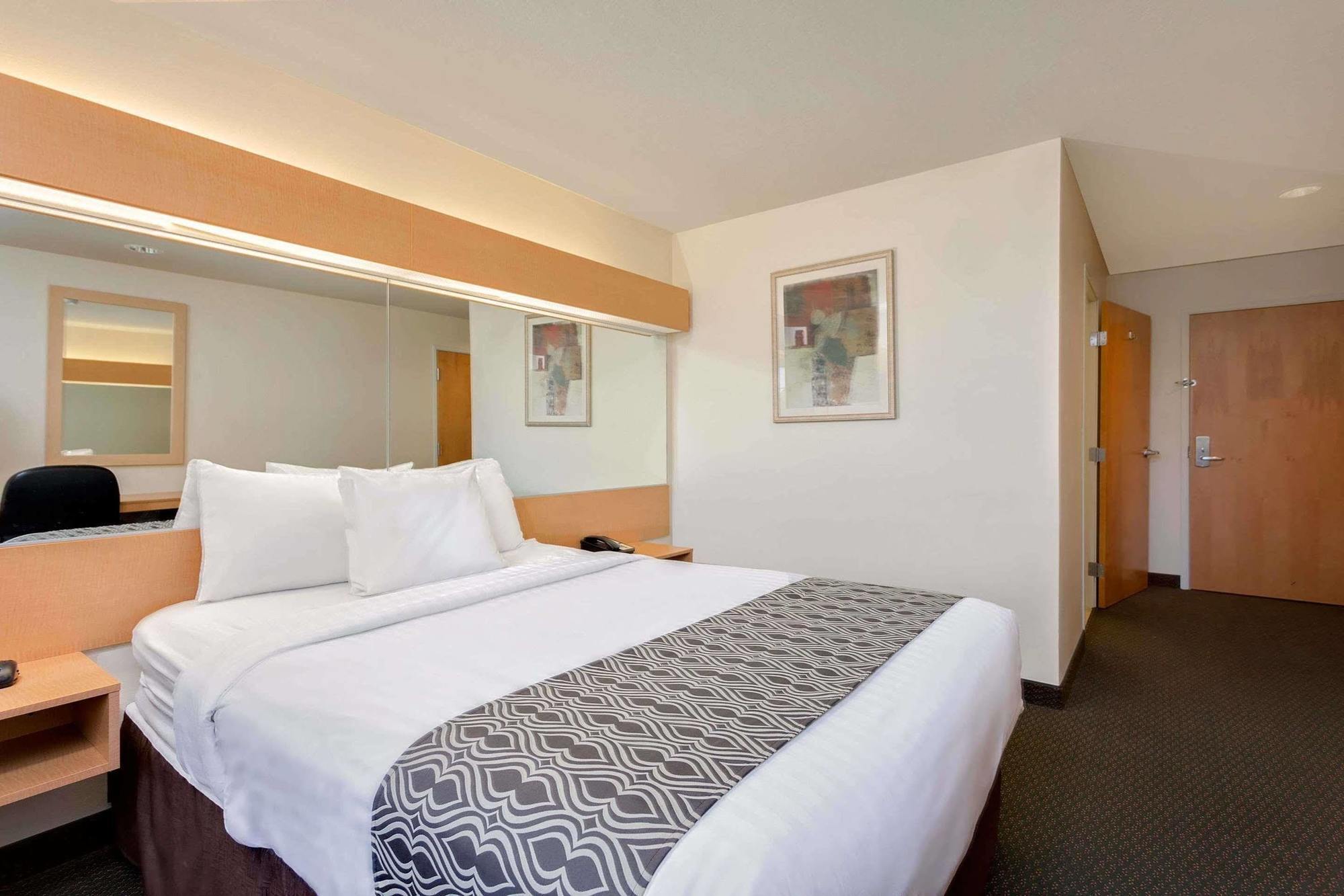Hotel Microtel & By Wyndham 3*